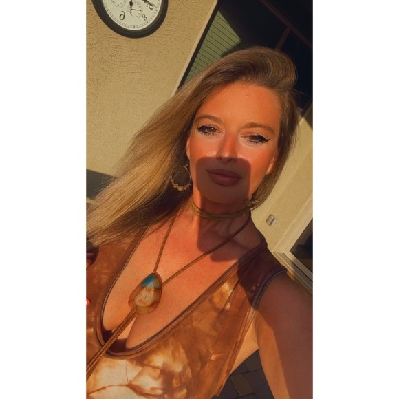 Meet your Posher, Andrea - Picture 2 of 7